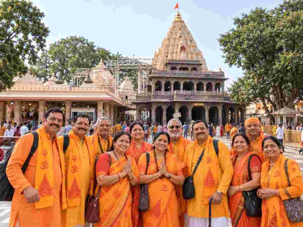 Yatra group at temple in Ujjain